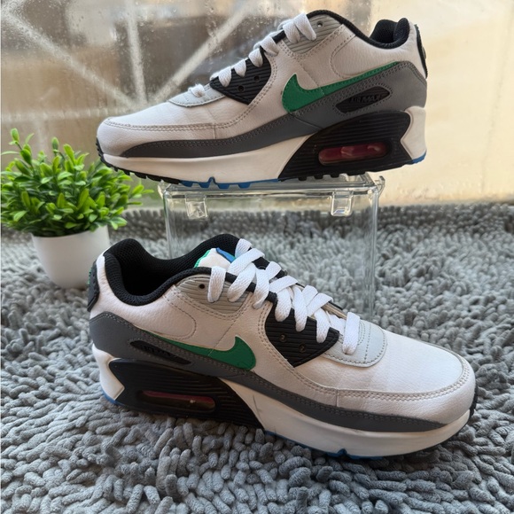 Nike Air Max 90 Boys' Sneakers White Stadium Green DV3607-102 US 3.5 Y - Picture 3 of 8